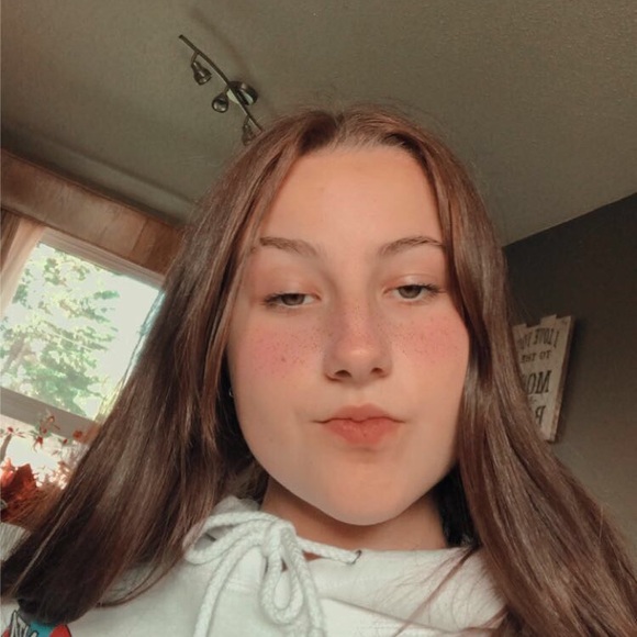 Meet your Posher, Taya - Picture 1 of 2